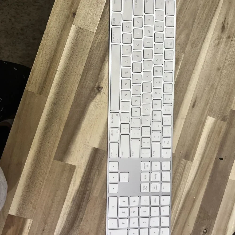 Apple A1843 Wireless Rechargeable Bluetooth Magic Keyboard With Numeric Keypad O